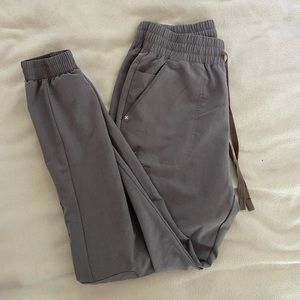 FIGS dark space grey jogger scrubs Sm